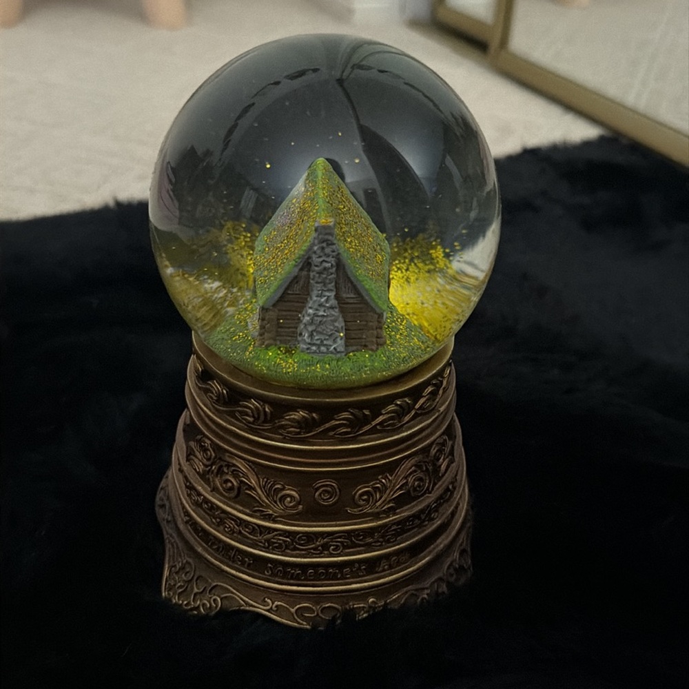 Taylor Swift musical Cabin Snow Globe original from TS website